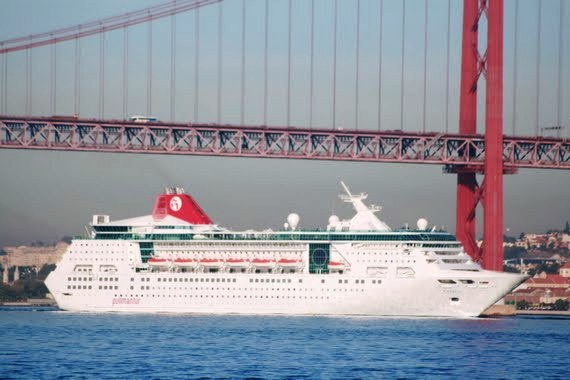 El Empress de Pullmantur navegando majestuoso CRUCEROS EMPRESS OFERTAS BALTICO